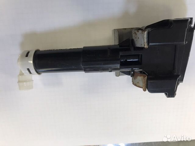 Форсунка омывателя фар лексус ст-200н правая