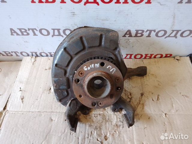 Поворотный кулак передний правый Volkswagen Golf 3