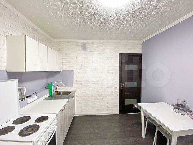 2-к. квартира, 52 м², 1/9 эт.