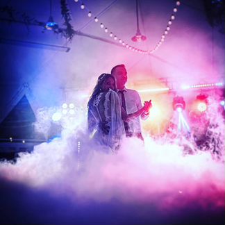 Свет, звук, тяжелый дым, и большой экран