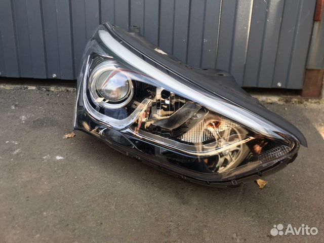 Фара ксеноновая передняя правая Hyundai Santa Fe