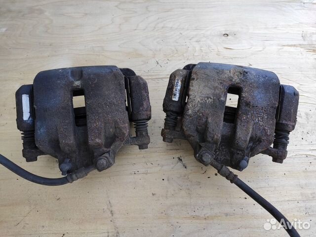 Суппорт передний левый правый на Opel Insignia