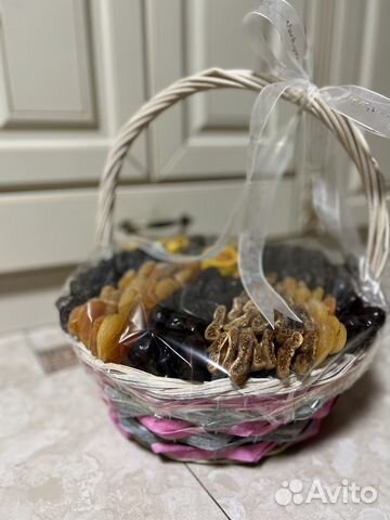 Корзина с сухофруктами