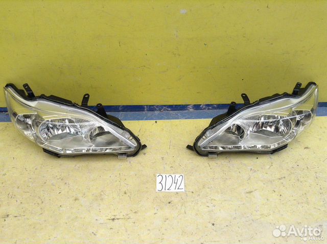 Toyota Corolla E150 рестайлинг Фара правая и левая