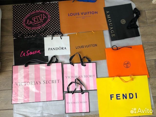 Брендовые пакеты для подарка