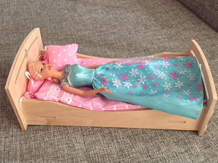 Кроватка, кукла, постель