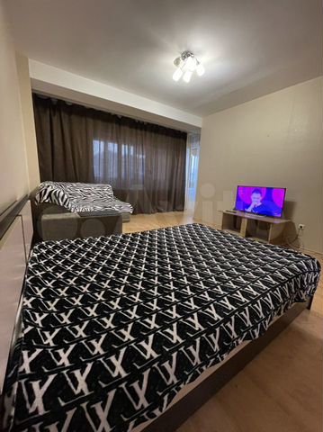 2-к. квартира, 80 м², 4/9 эт.