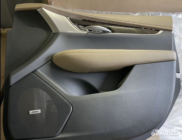 Обшивка двери Cadillac XT6