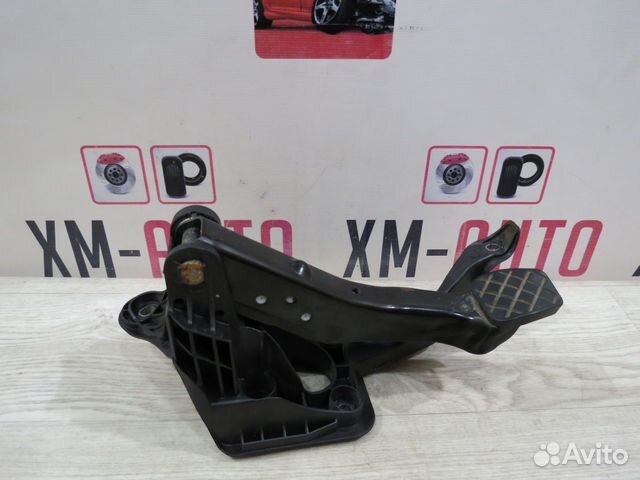 Педаль тормоза Skoda Rapid