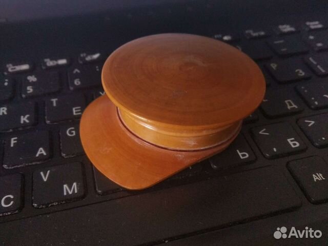 Деревянная пудреница в форме кепки СССР