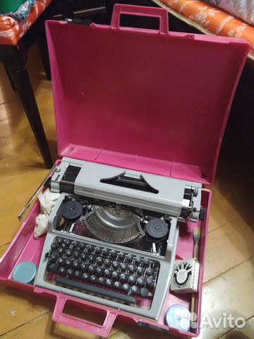 Печатная пишущая машинка 1991 года