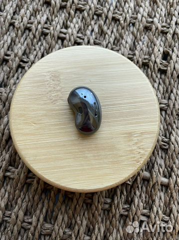 Левый наушник galaxy buds live