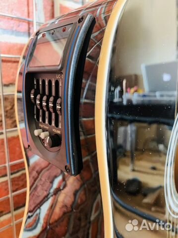 Электроакустическая гитара + аксессуар