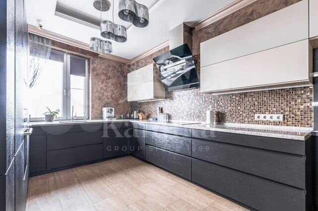 7-к. квартира, 208 м², 10/19 эт.