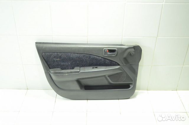 Обшивка двери передняя левая Toyota Carina AT212