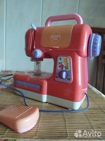 Детская швейная машинка