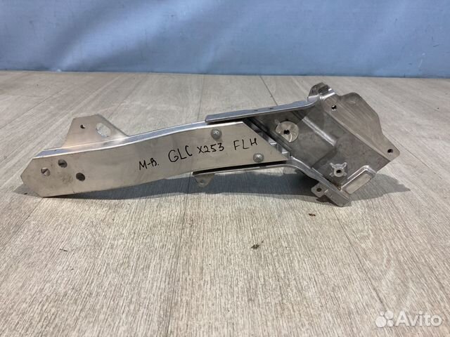 Кронштейн панели Mercedes Glc 2015- передний левый