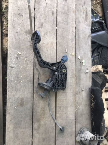 Педаль сцепления на Поло седан 2014г.в