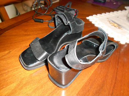 Босоножки женские