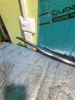 Молдинг передней левой двери toyota Camry V70 20