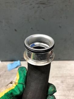 Патрубок системы охлаждения Mercedes-Benz E-Class