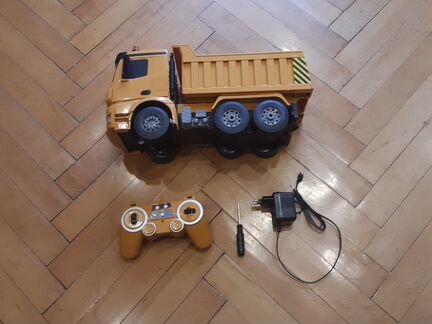 Самосвал Mercedes Benz