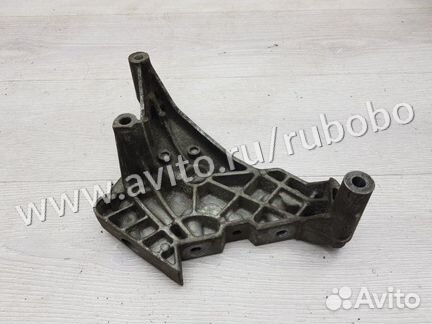 Кронштейн Vw Passat B6 BXE 2006
