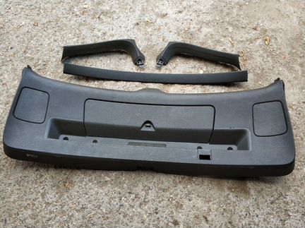 Обшивка крышки багажника Audi Q7 4L серо-зеленая