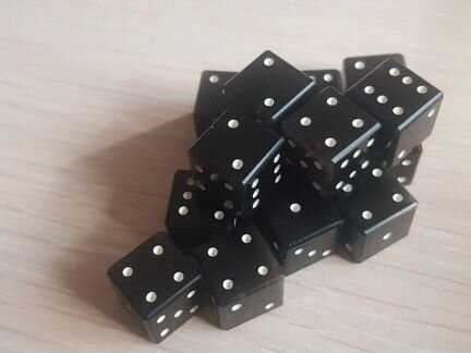 Игральные кубики из обсидиана черные