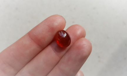 Крупный природный гранат спессартин. Кабошон