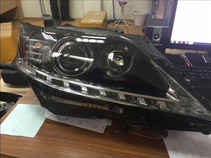 Правая фара на Лексус Rx350, Rx270 в идеале ксенон