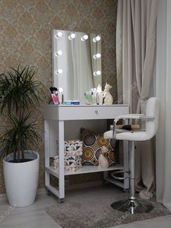 Гримёрные столы на металлокаркасе с зеркалом