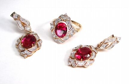 Серьги и кольцо с бриллиантами из золота 585 пробы