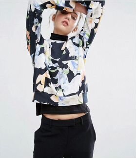 Свитшот XS Weekday с цветочным принтом