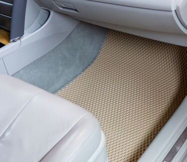 Новые коврики в салон Toyota Matrix