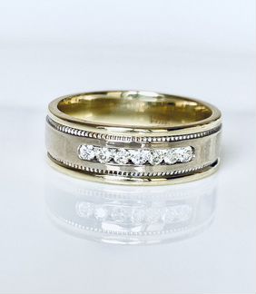 Золотое кольцо с бриллиантами