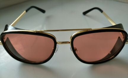 Солнцезащитные очки различных моделей