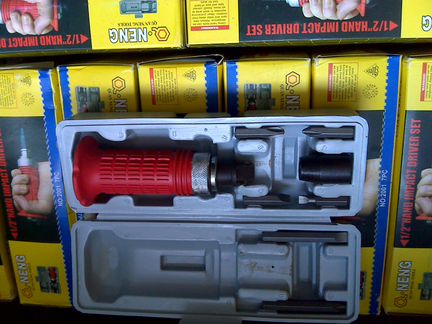 Ключи, отвертки, пассатижи и т. д