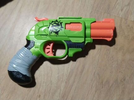 Пистолет револьвер из серии zombie strike