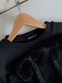 Чёрная кофта Stradivarius с пушистыми рукавами