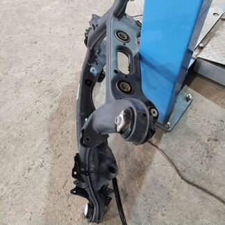 Задний подрамник на Мерседес W204 6.3 AMG