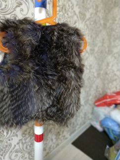 Меховая жилетка из енота для девочки