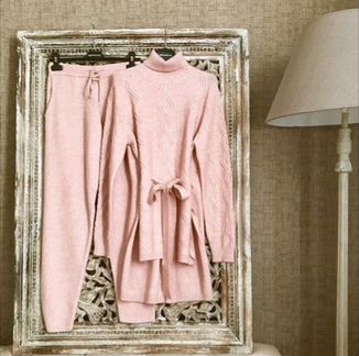 Новый трикотажный костюм, Италия