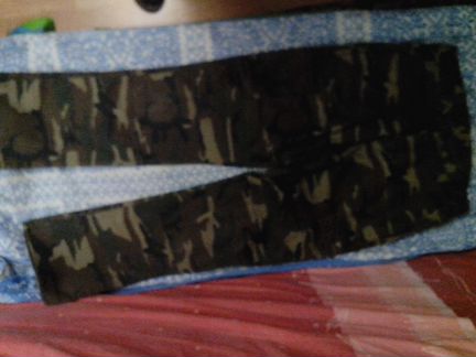 Костюм защитного цвета для рыбалки или охраны