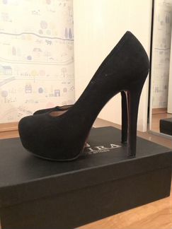 Чёрные замшевые туфли