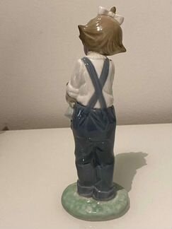 Фарфоровая статуэтка 