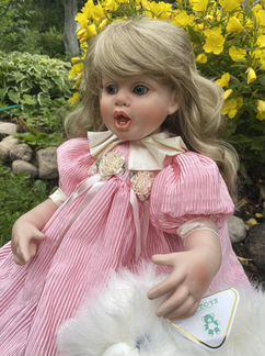 Куколка коллекционная от Fayzah Spanos