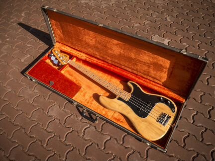 Бас гитара Fender Precision Bass 1977 USA