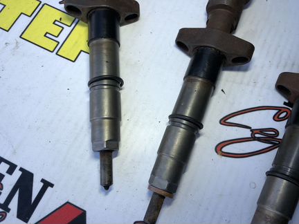 Топливная форсунка Renault master 2