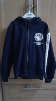 Толстовки и джинсы